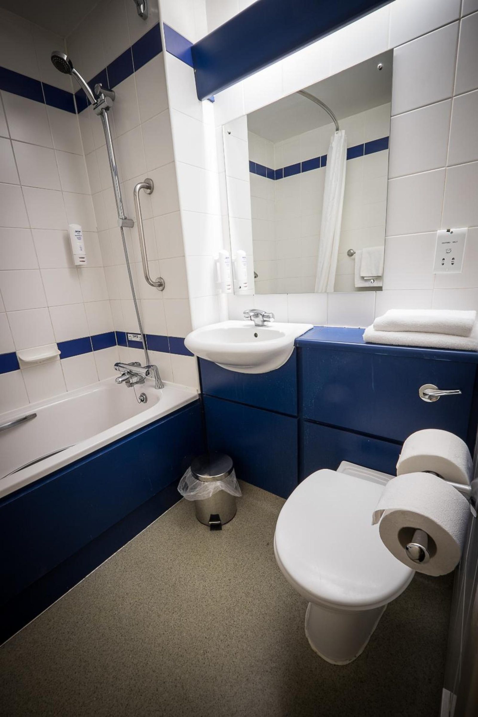 Travelodge Belfast — photo 7