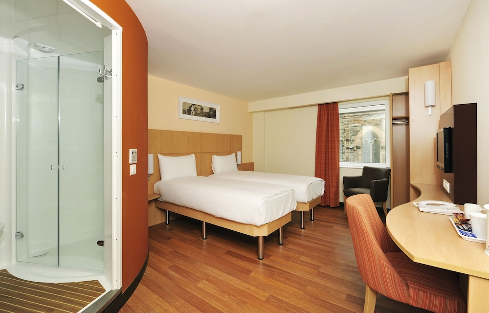 ibis Belfast Queens Quarter — photo 3