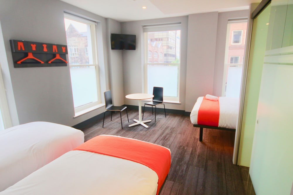 easyHotel Belfast — photo 6