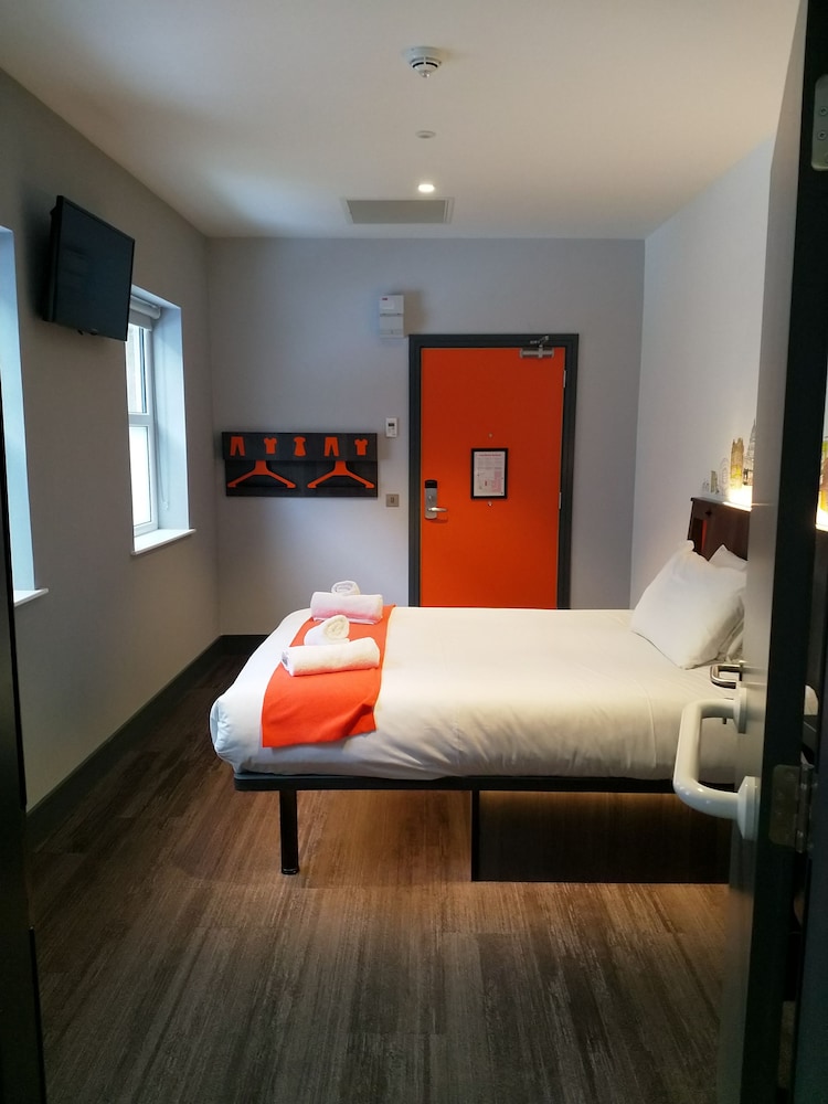 easyHotel Belfast — photo 7