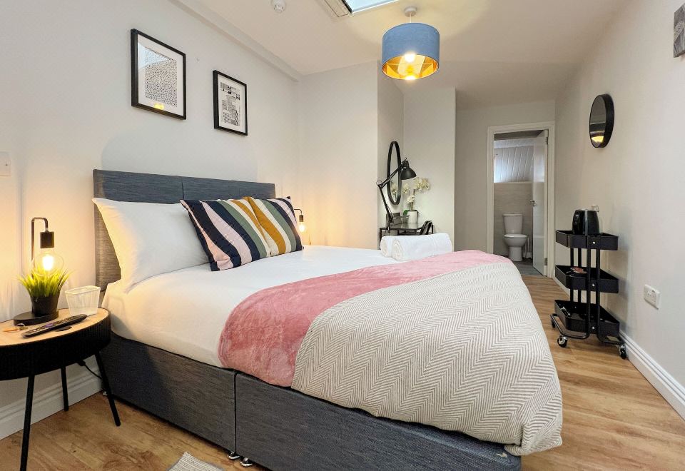 Ocho Homes Lux By Eight Continents, Belfast